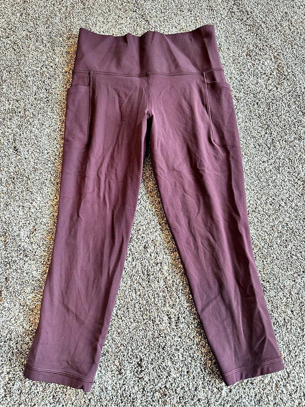 Athleta Salutation Stash Pocket II Capri Leggings Maroon Medium